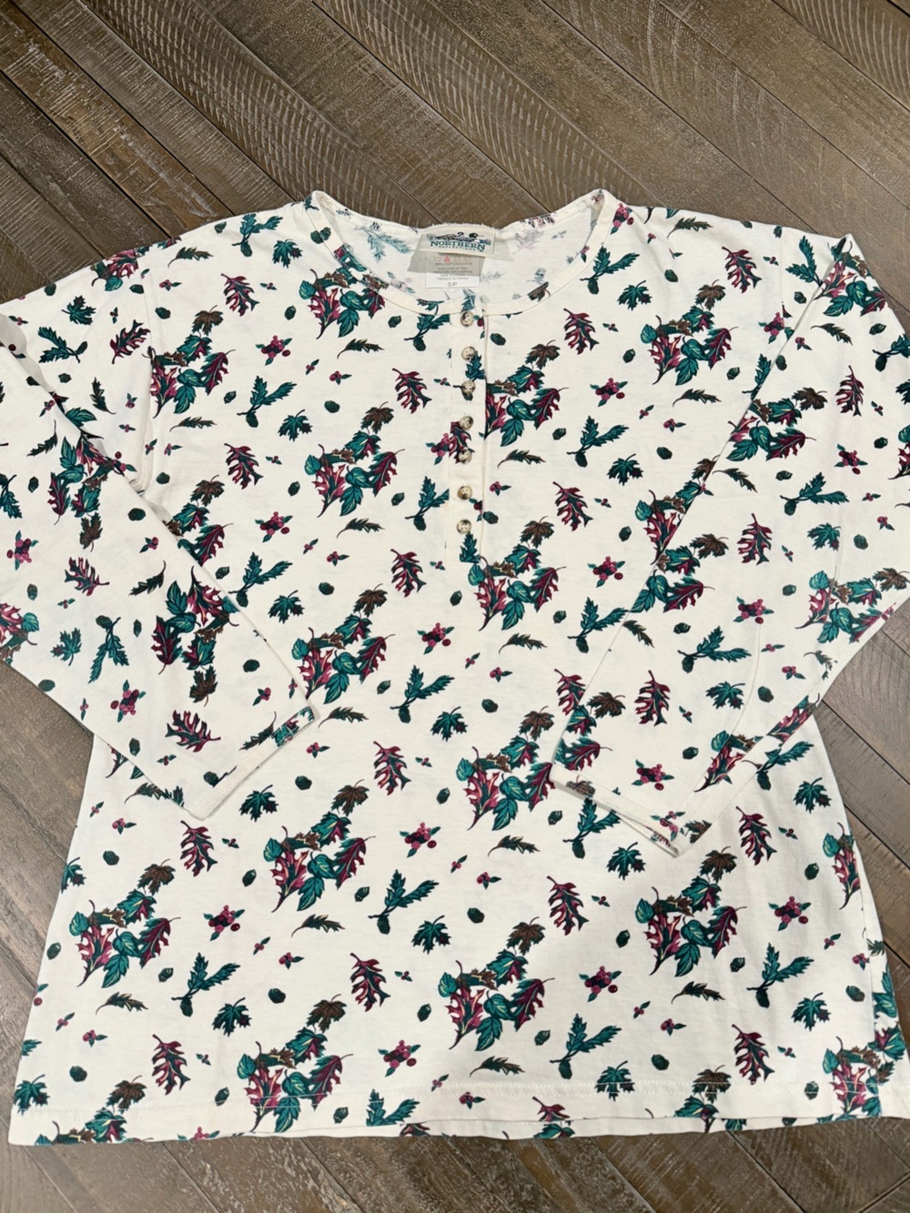 Vintage Northern Reflections Holly Print Henley – Size Small